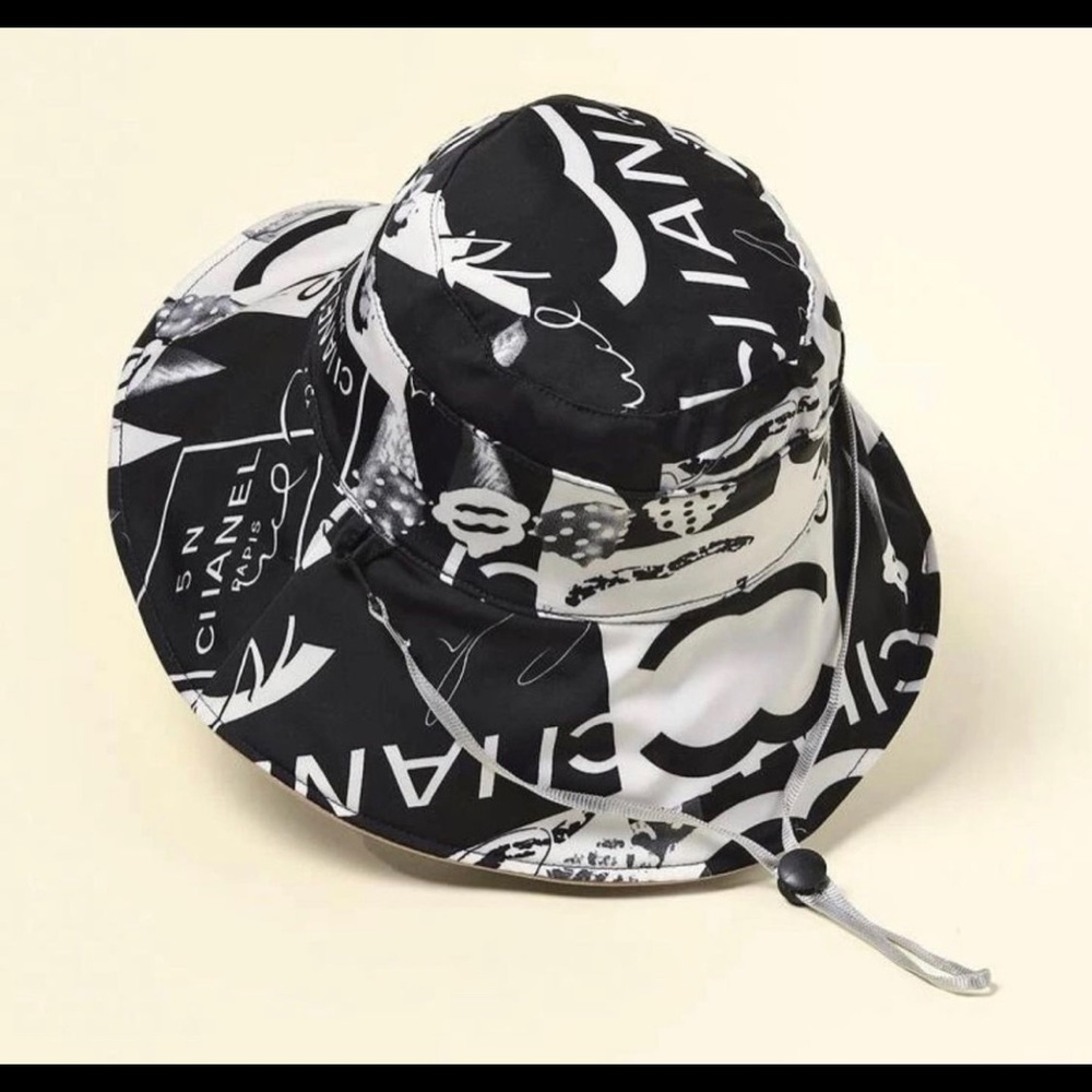 Chanel design reversible bucket hat, Detachable drawstring, nude inside